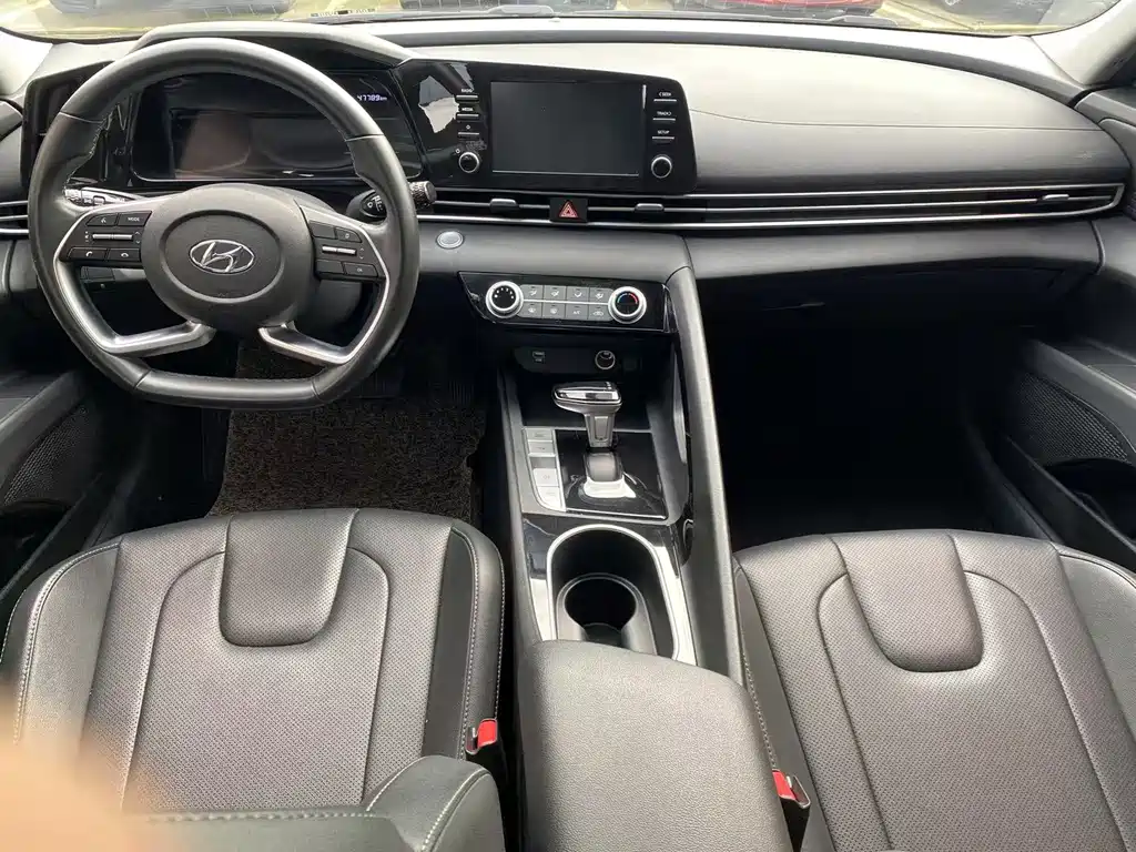 Hyundai Elantra — миниатюра 12
