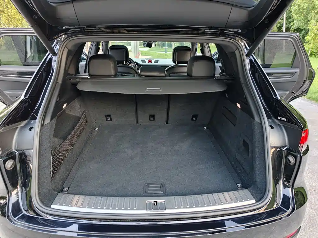 Porsche Cayenne — миниатюра 23