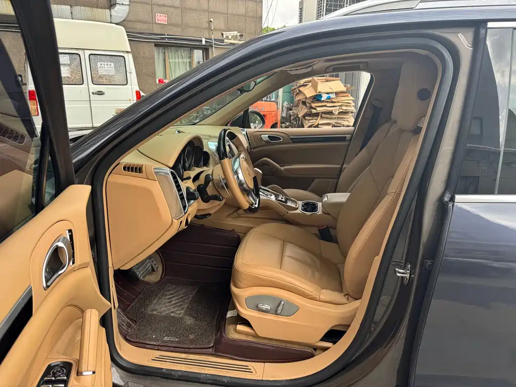Porsche Cayenne — миниатюра 5