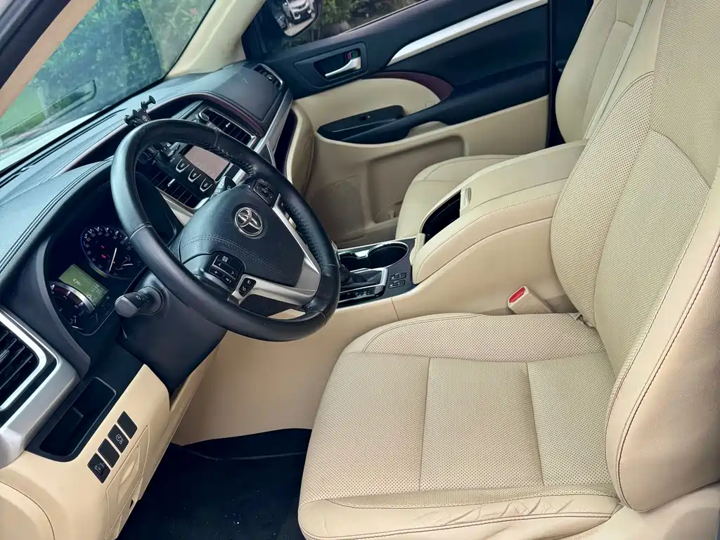 Toyota Highlander 2015 2.0T Luxury 7 мест