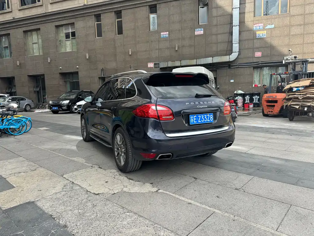 Porsche Cayenne — миниатюра 16