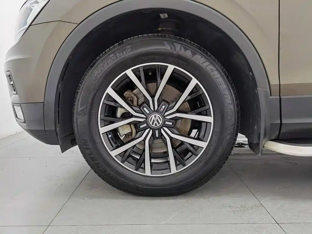 Volkswagen Tiguan L — миниатюра 17