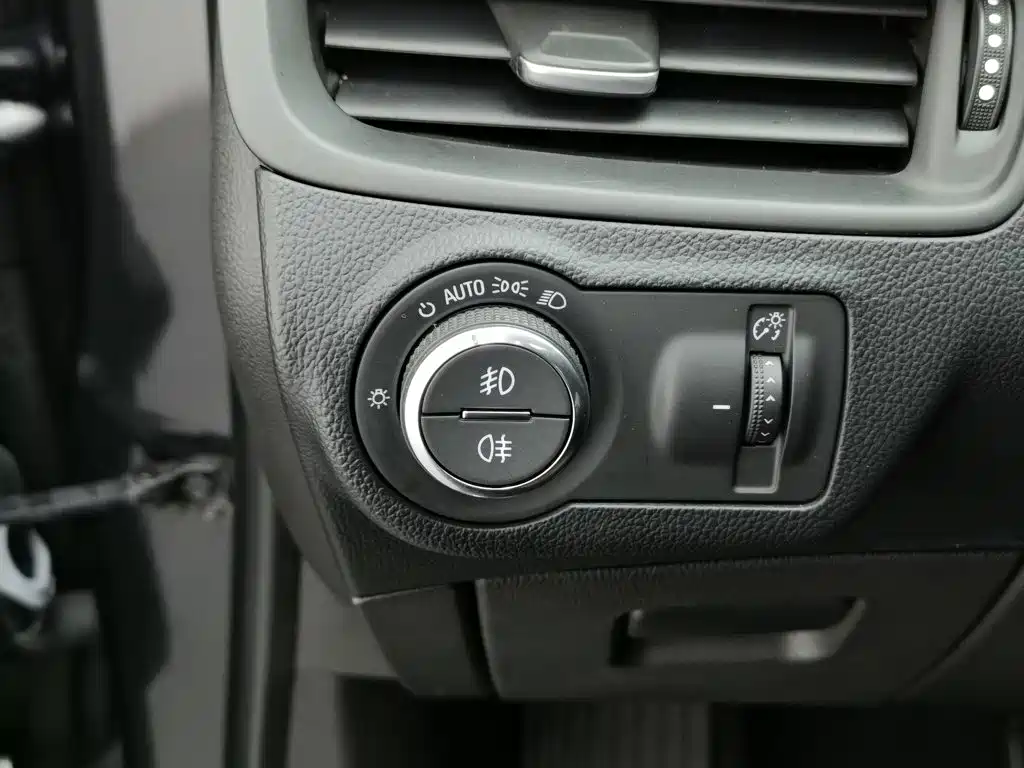 Buick Envision Plus — миниатюра 21