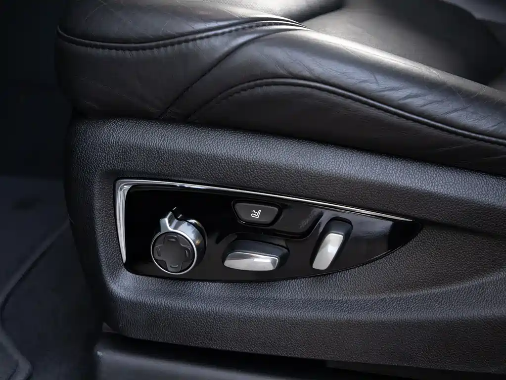 Cadillac Escalade — миниатюра 15