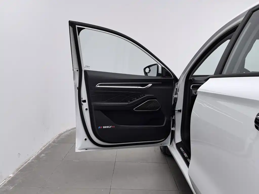 Geely Emgrand — миниатюра 8