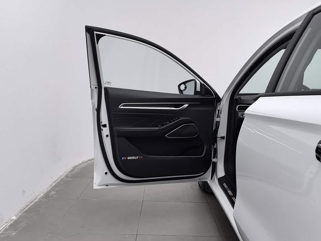 Geely Emgrand 1.5 л 2024 г. Белый, пробег 31100 км