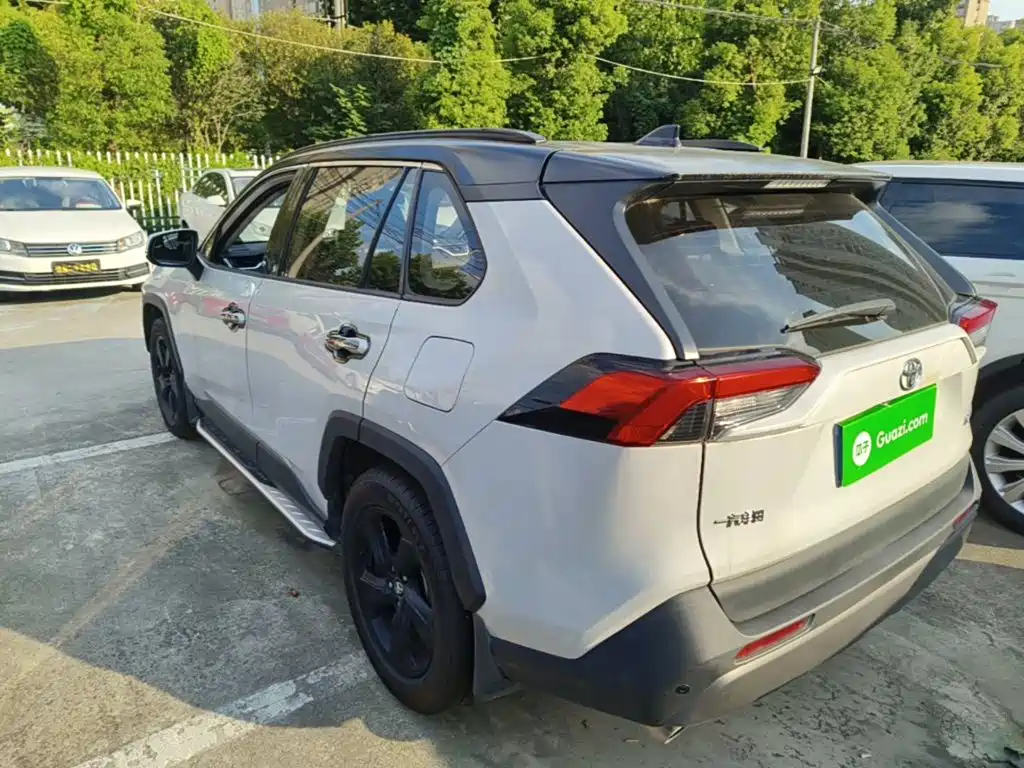 Toyota RAV4 — миниатюра 5