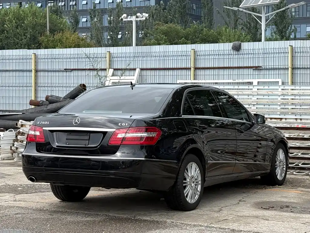 Mercedes-Benz E-Class — миниатюра 4