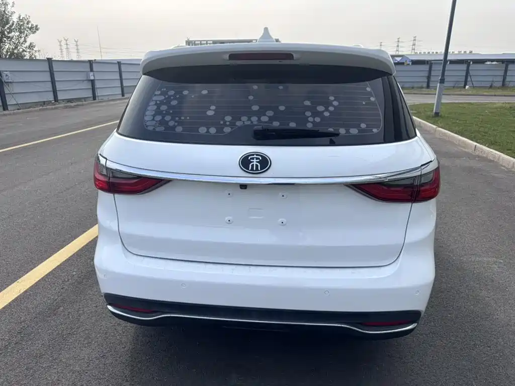 BYD MAX — миниатюра 9