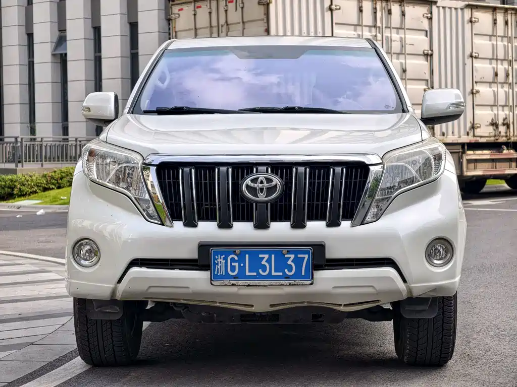Toyota Land Cruiser Prado 2014 2.7L AT Standard
