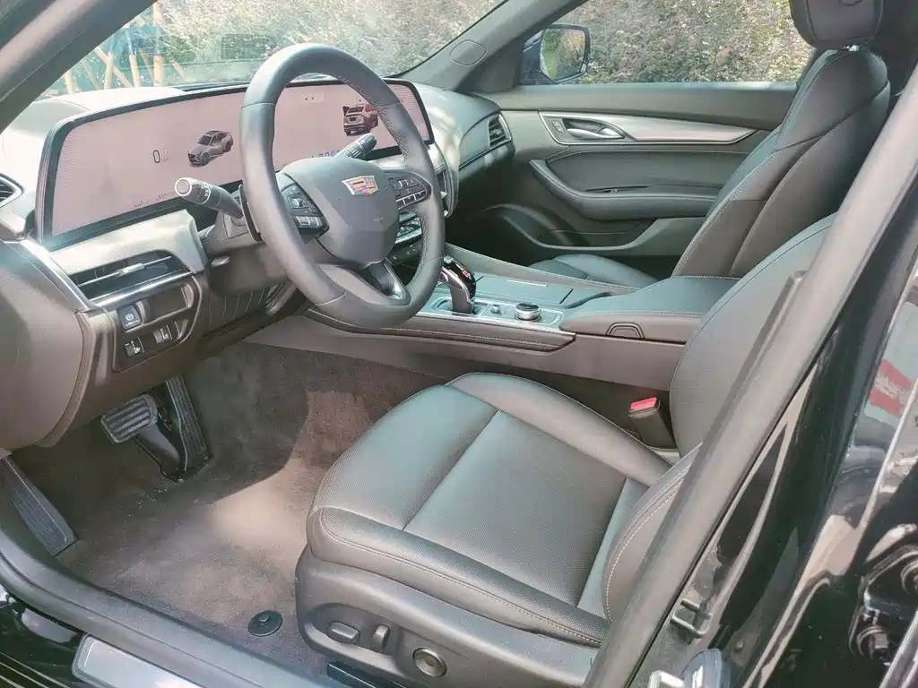 Cadillac CT5 — миниатюра 14