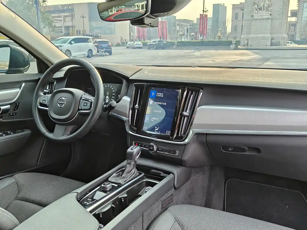 Volvo S90 2019 T4