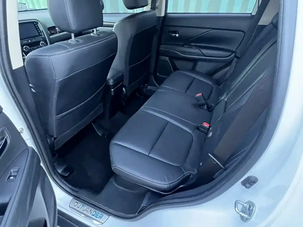 Mitsubishi Outlander — миниатюра 10