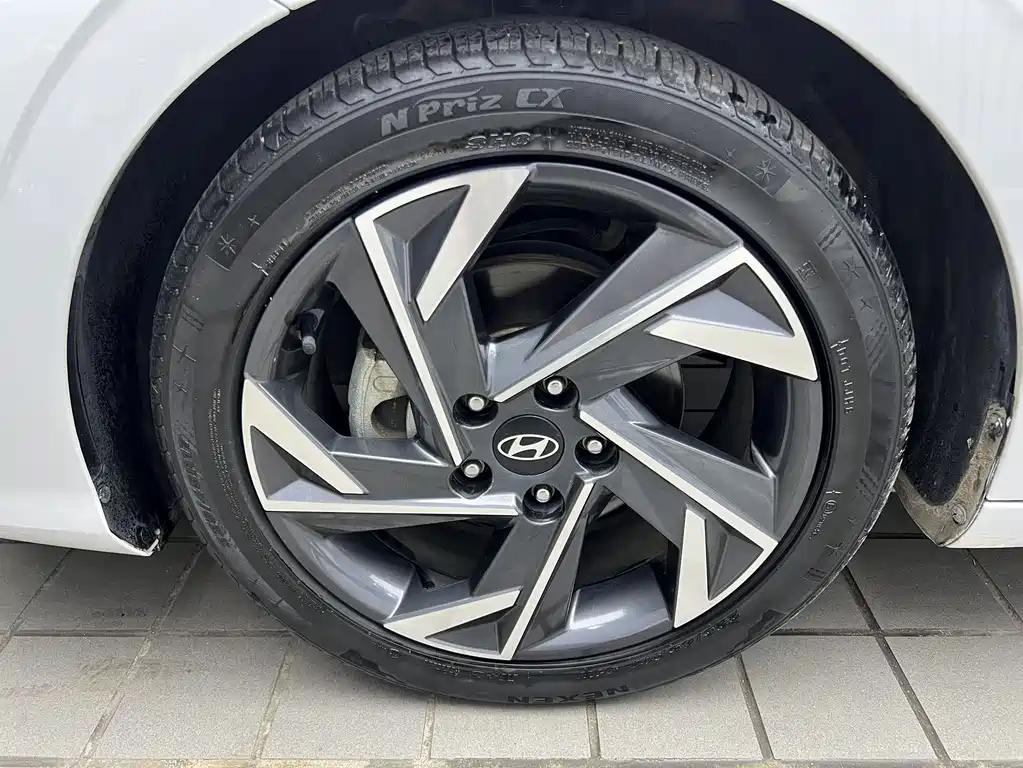 Hyundai Elantra — миниатюра 20