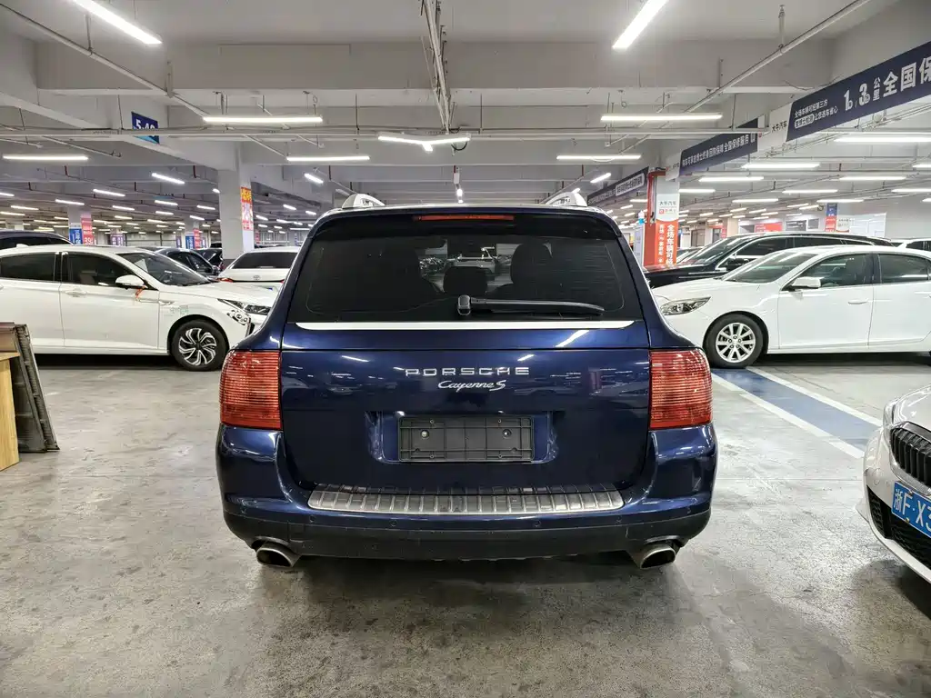 Porsche Cayenne — миниатюра 5