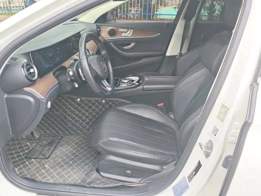 Mercedes-Benz E-Class — миниатюра 9