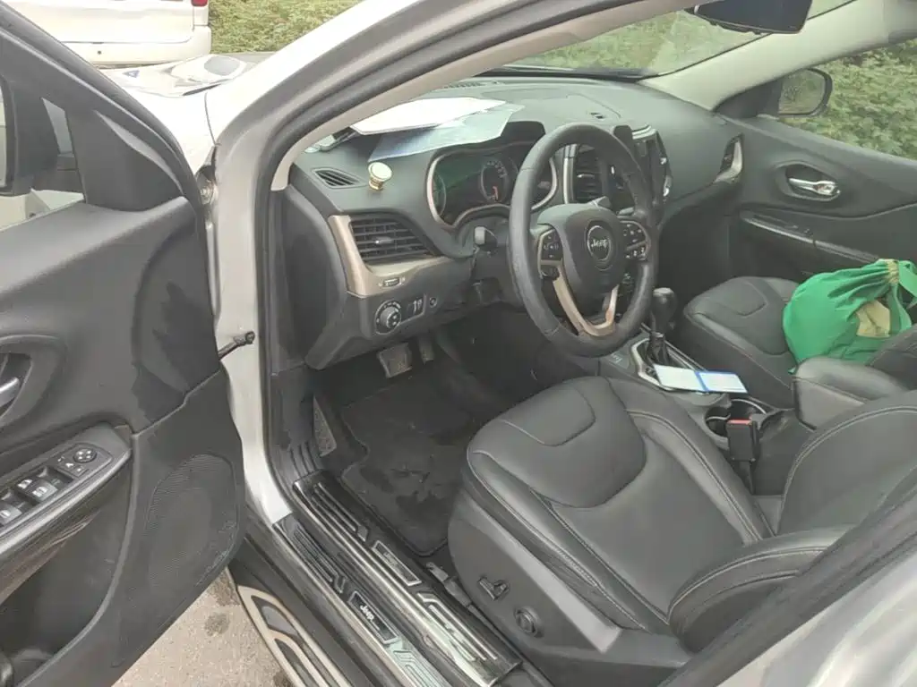 Jeep Cherokee — миниатюра 16