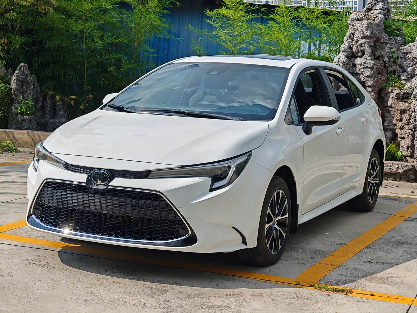 Toyota Levin 1.2 л 2025 г. Белый, пробег 5000 км
