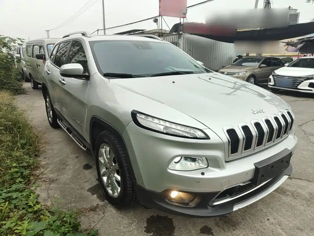 Jeep Cherokee — миниатюра 4