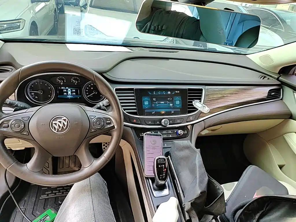 Buick LaCrosse — миниатюра 10