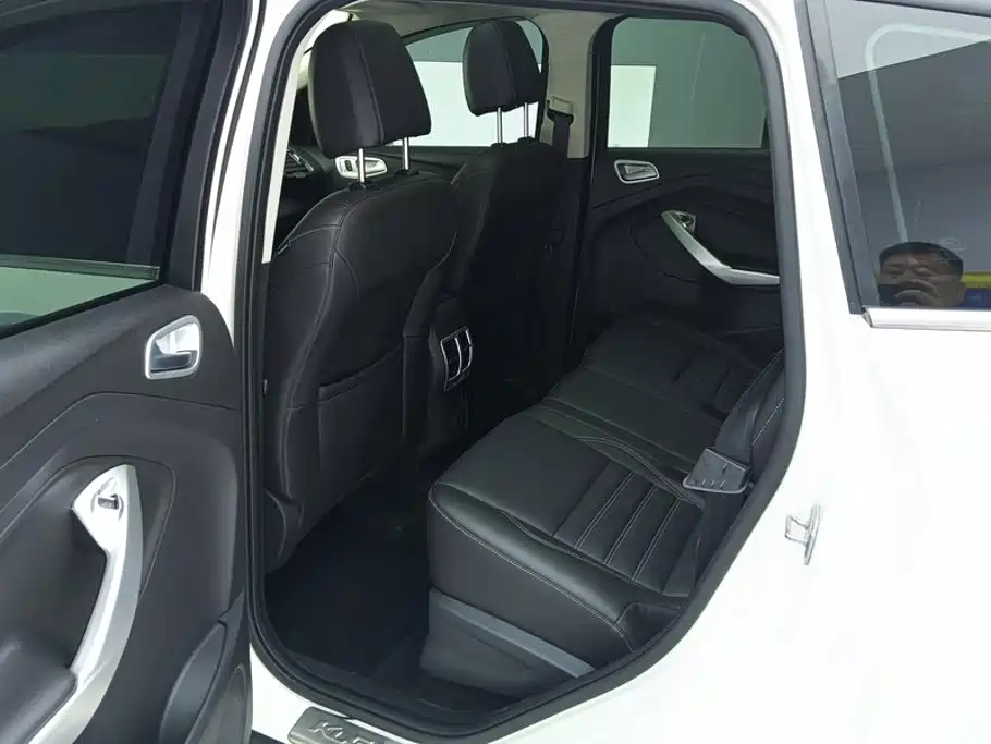 Ford Kuga — миниатюра 11