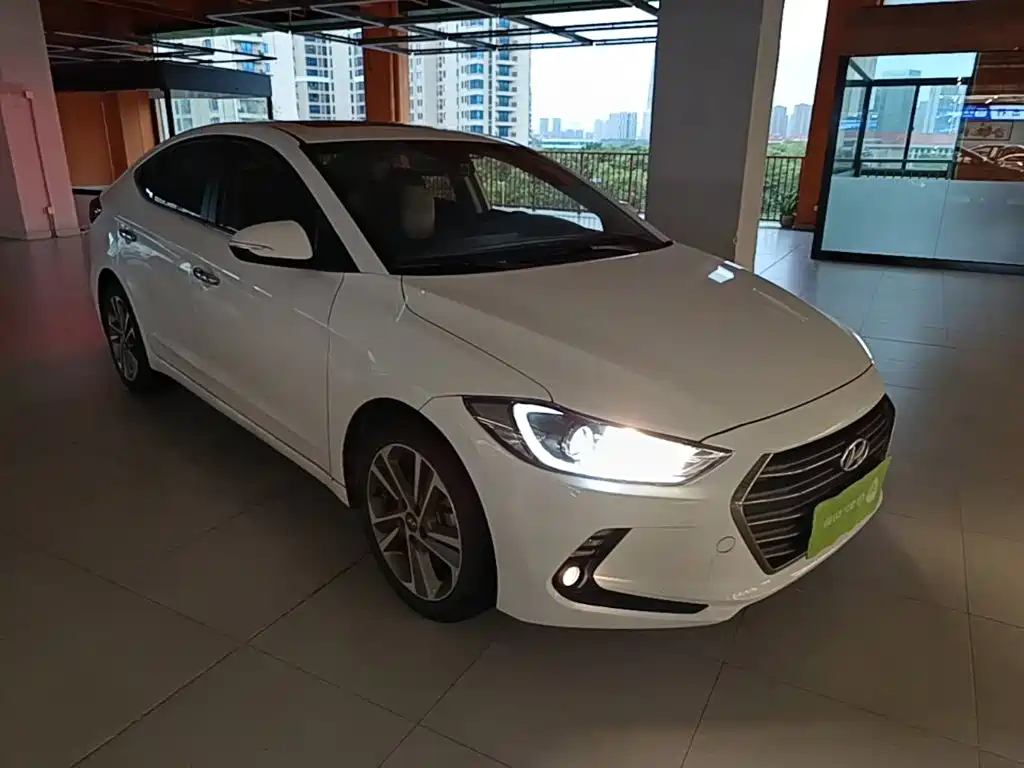 Hyundai Elantra — миниатюра 4