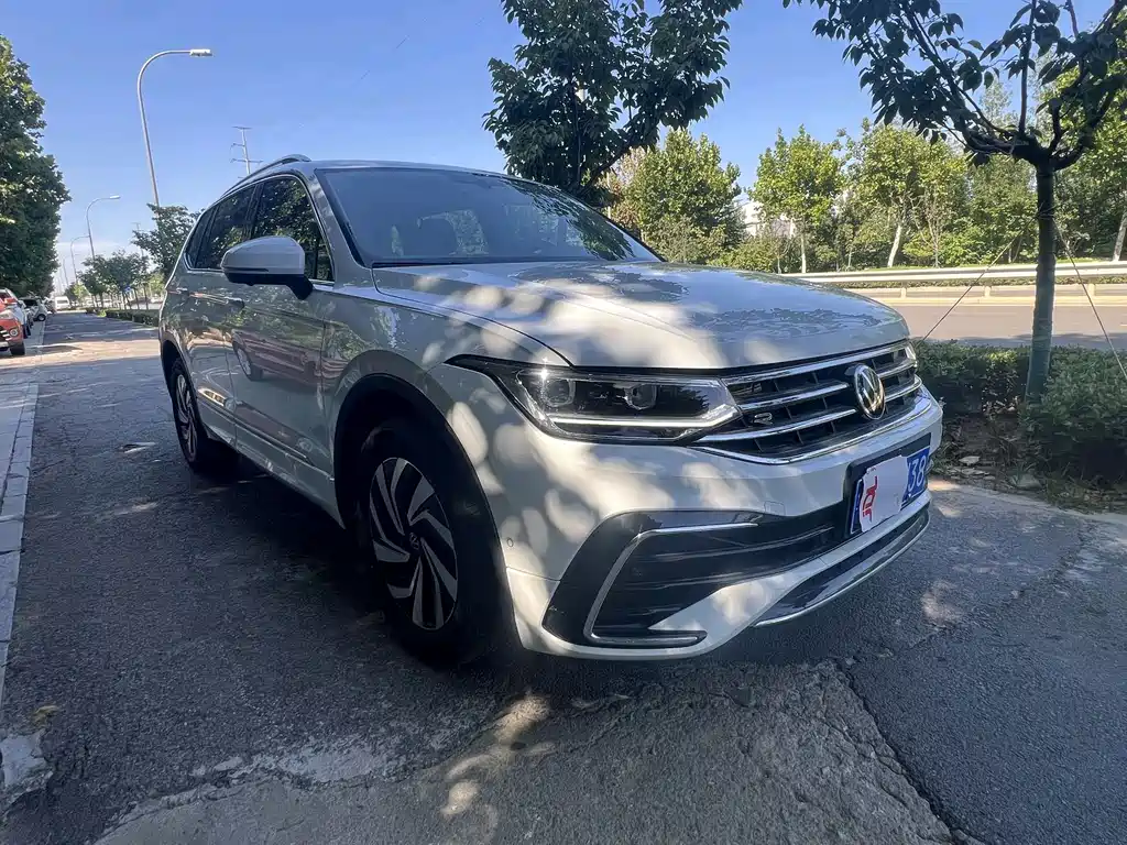 Volkswagen Tiguan L — миниатюра 2