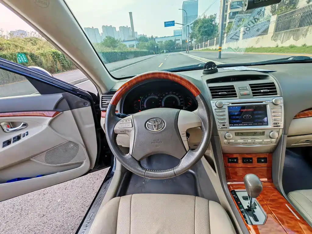 Toyota Camry — миниатюра 14