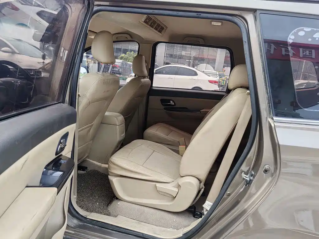 Wuling Hongguang — миниатюра 8