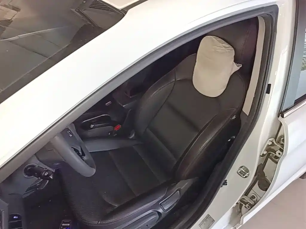 Hyundai Elantra — миниатюра 15