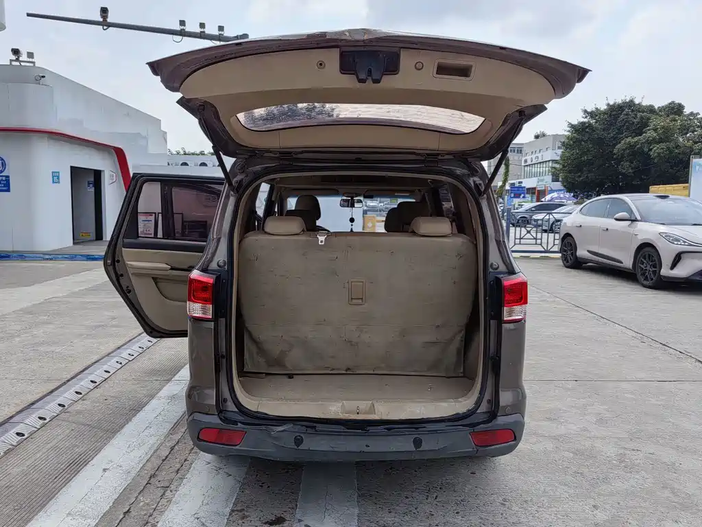 Wuling Hongguang — миниатюра 12
