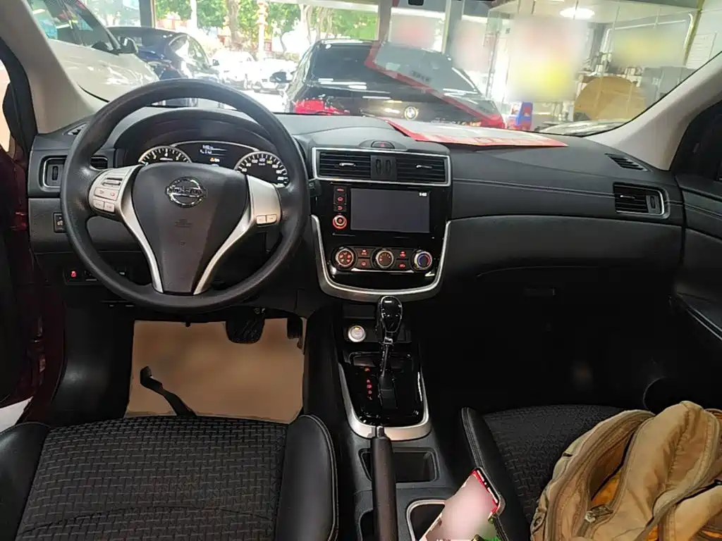 Nissan Tiida — миниатюра 10