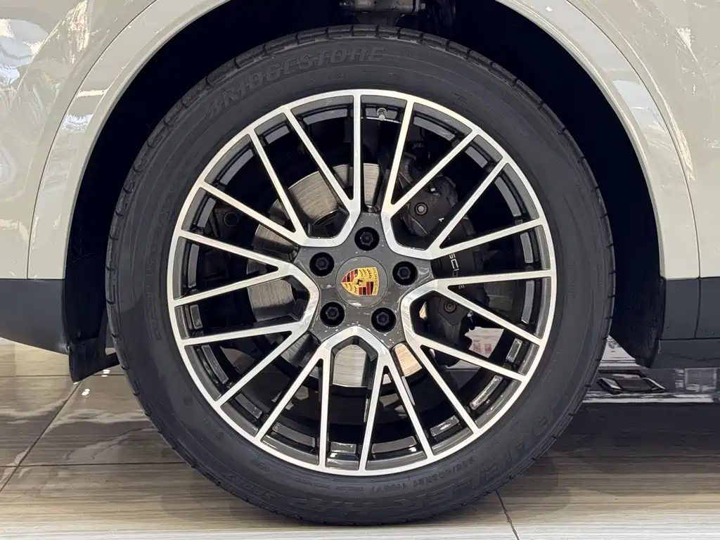 Porsche Cayenne — миниатюра 25
