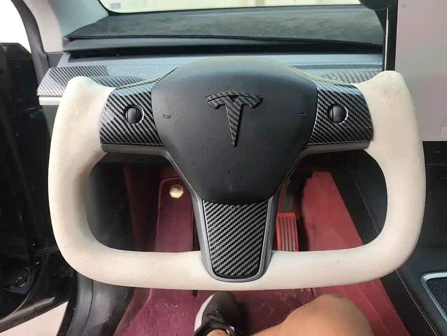 Tesla Model Y — миниатюра 15
