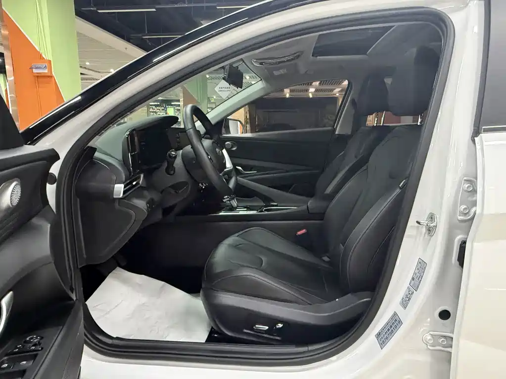 Hyundai Elantra — миниатюра 4