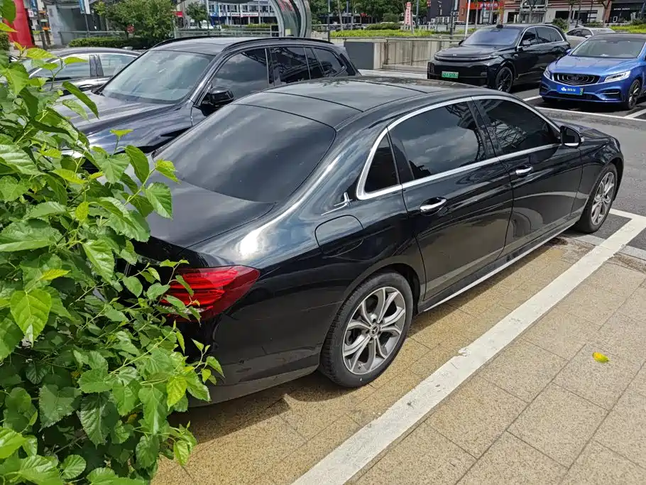 Mercedes-Benz E-Class — миниатюра 3