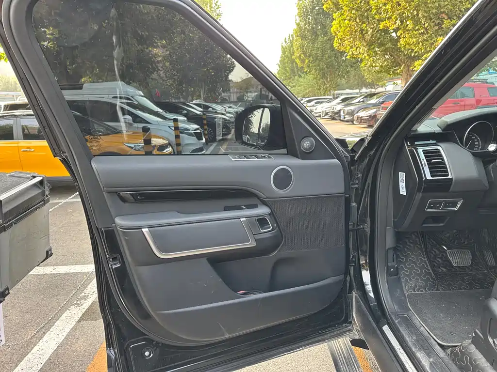 Land Rover Discovery — миниатюра 8