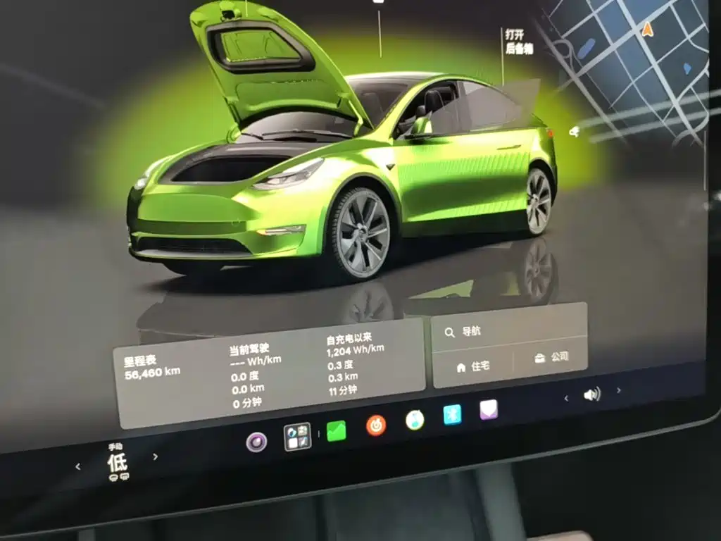 Tesla Model Y — миниатюра 12