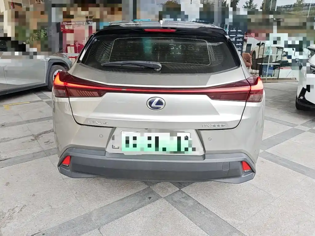 Lexus UX New Energy — миниатюра 8