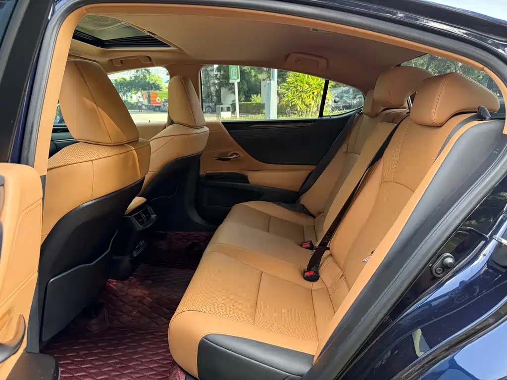 Lexus ES — миниатюра 10