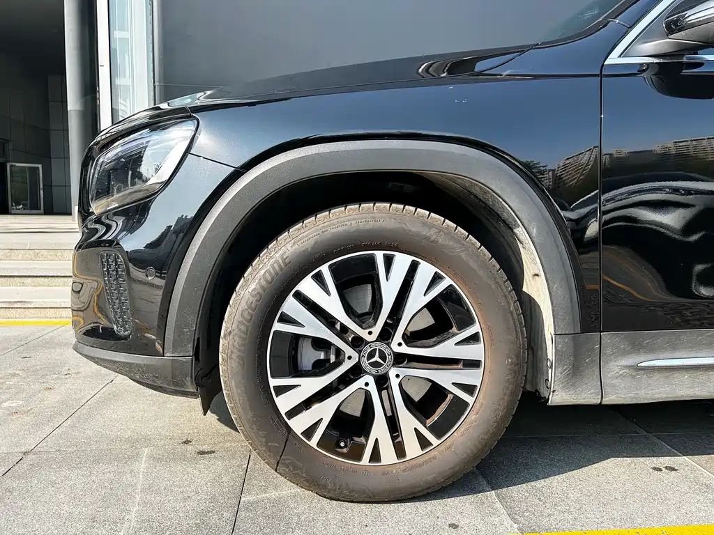 Mercedes-Benz GLB — миниатюра 12