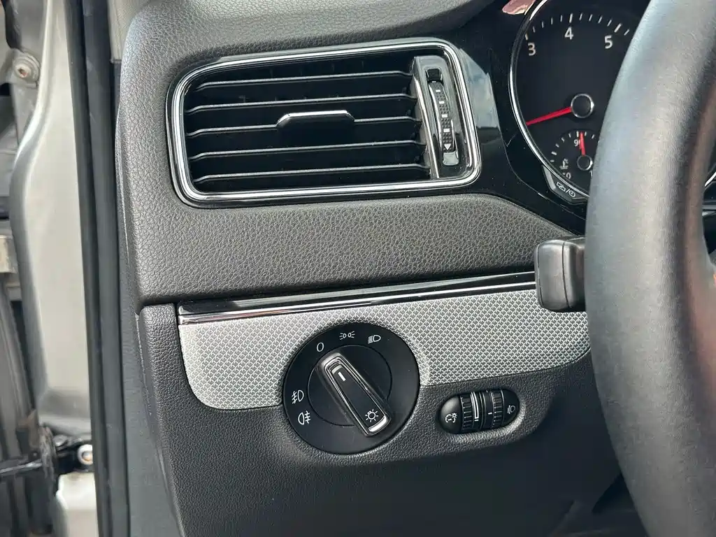 Volkswagen Sagitar — миниатюра 12