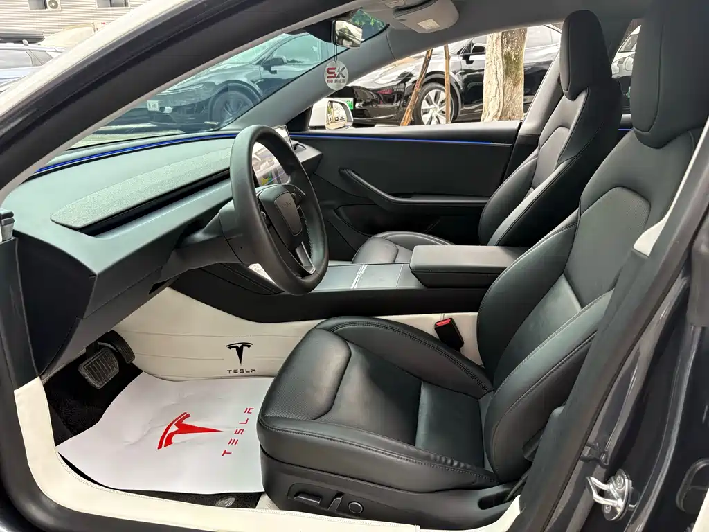 Tesla Model 3 — миниатюра 9