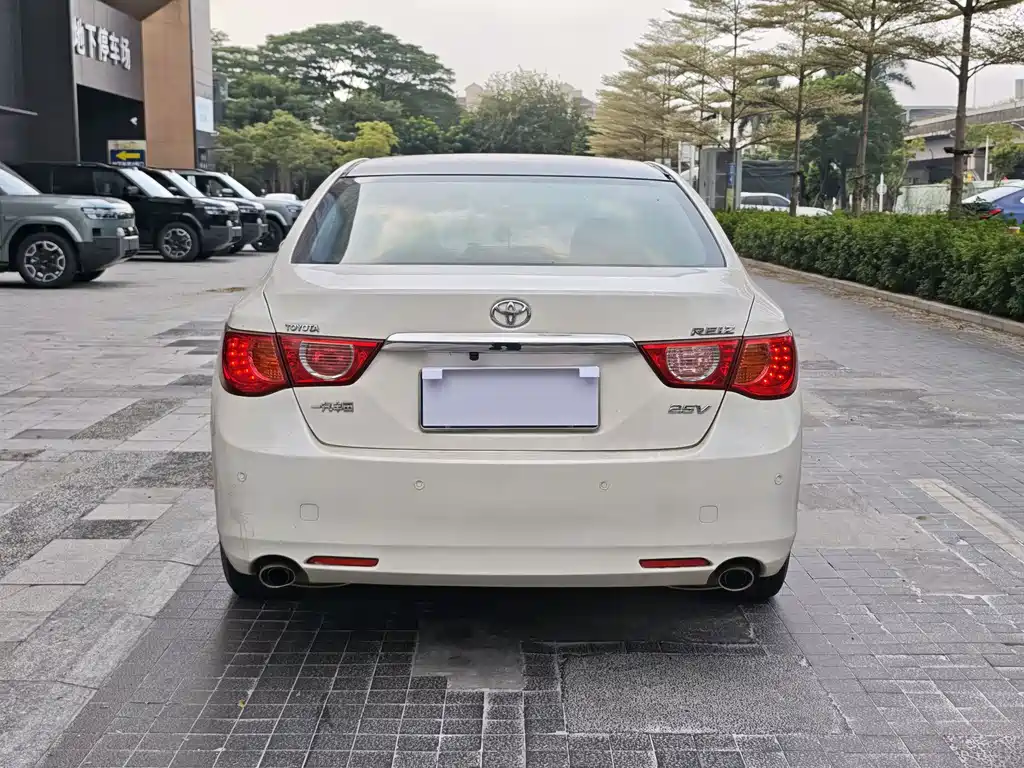 Toyota Reiz — миниатюра 3