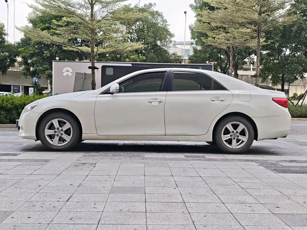 Toyota Reiz — миниатюра 9