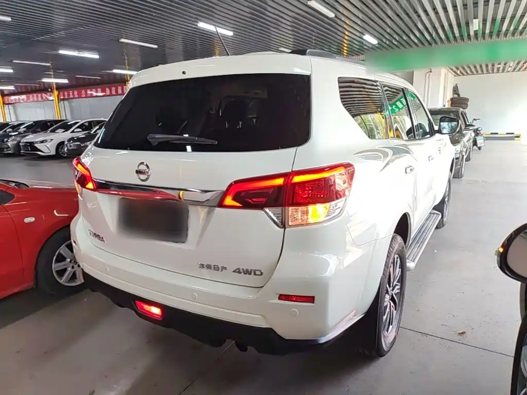 Nissan Terra — миниатюра 7