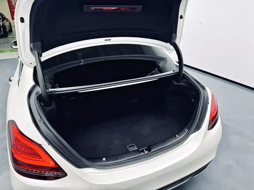 Mercedes-Benz C-Class — миниатюра 11