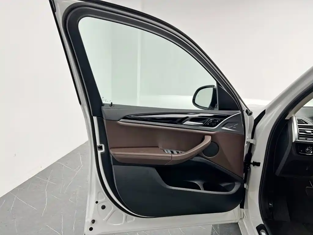 BMW iX3 — миниатюра 11