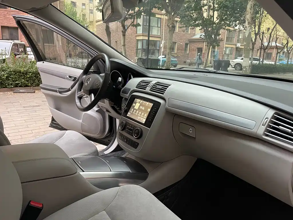 Mercedes-Benz R-Class — миниатюра 6