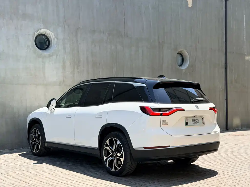 NIO ES8 2020 415KM мест